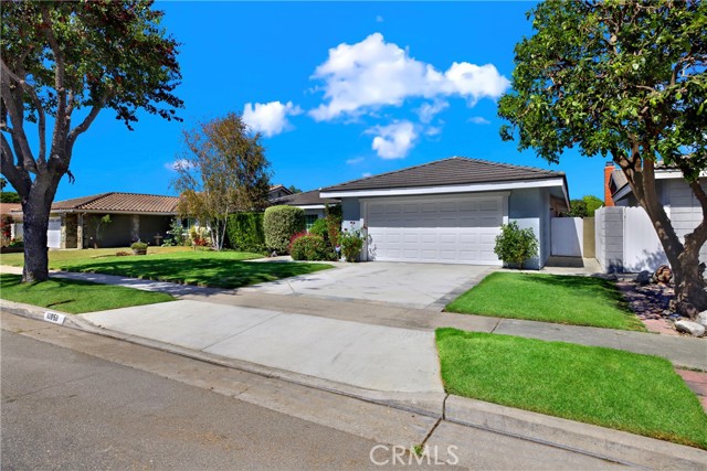 Detail Gallery Image 2 of 41 For 10859 Goldeneye Ave, Fountain Valley,  CA 92708 - 4 Beds | 2/1 Baths