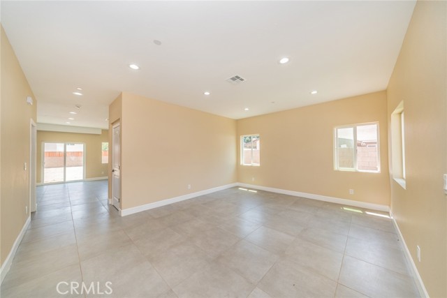 555 N Meridian Avenue, San Bernardino CA: https://media.crmls.org/medias/e847defe-daeb-4223-aa7f-63ff8a3b6657.jpg