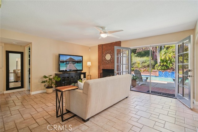 Detail Gallery Image 14 of 58 For 21159 via Noriega, Yorba Linda,  CA 92887 - 4 Beds | 3 Baths