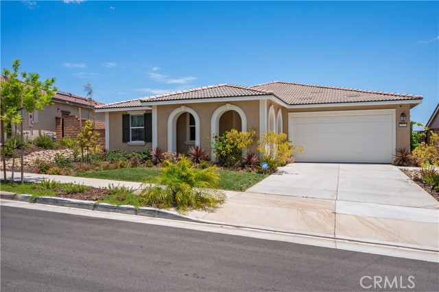 Detail Gallery Image 1 of 67 For 2521 Santa Fiora Dr, Corona,  CA 92882 - 4 Beds | 2/1 Baths