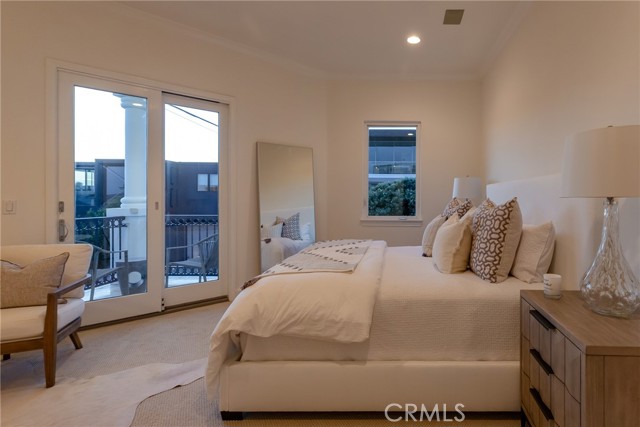 216 1st Street, Manhattan Beach, California 90266, 3 Bedrooms Bedrooms, ,4 BathroomsBathrooms,Residential,Sold,1st,SB21166941