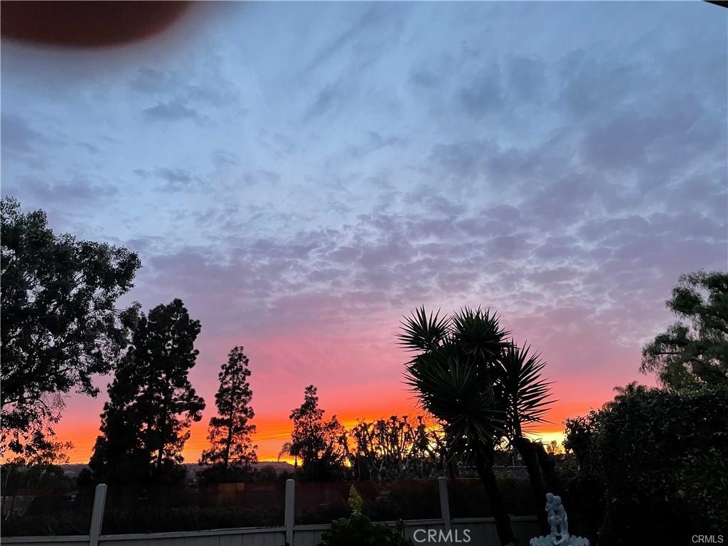 https://media.crmls.org/medias/e849e5bd-68b3-44f7-b5cb-813c72f6b234.jpg?preset=X-Large