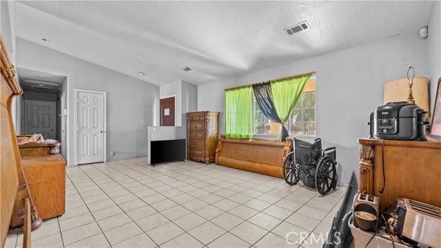 Detail Gallery Image 6 of 39 For 15070 Maricopa Rd, Victorville,  CA 92392 - 3 Beds | 2 Baths
