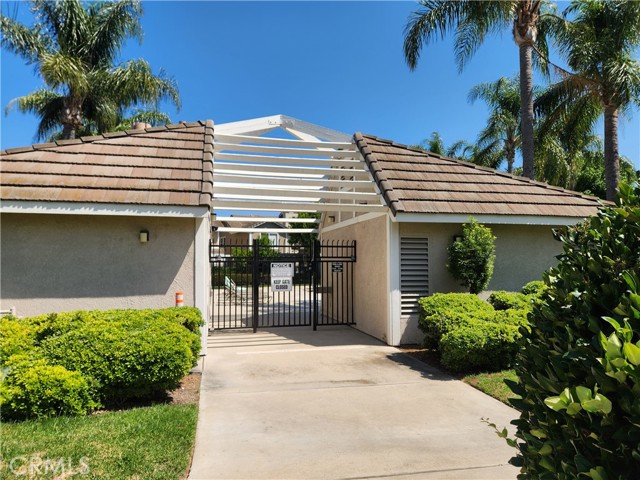 Detail Gallery Image 7 of 7 For 2720 E Walnut Ave #1,  Orange,  CA 92867 - 3 Beds | 2 Baths