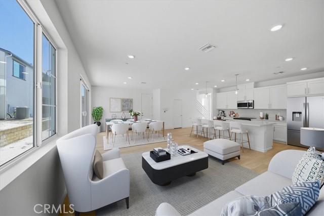 Detail Gallery Image 4 of 24 For 4813 Arroyo Run, Moorpark,  CA 93021 - 4 Beds | 3 Baths