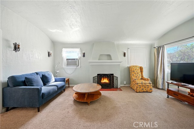 1909 Marlborough Avenue, Riverside CA: https://media.crmls.org/medias/e84c182c-5adb-4bdd-ac4b-c919aabb5fa6.jpg