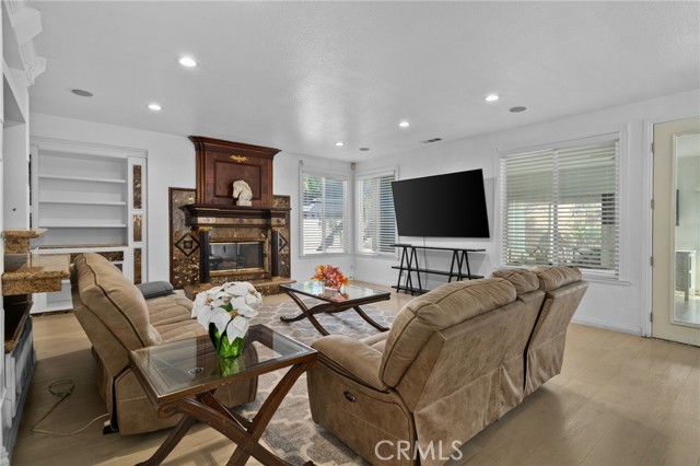 Detail Gallery Image 11 of 69 For 922 Armata Dr, Corona,  CA 92881 - 5 Beds | 4/1 Baths