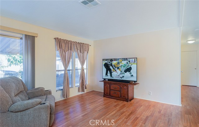 Detail Gallery Image 9 of 21 For 43703 Knight Ct, Hemet,  CA 92544 - 3 Beds | 2 Baths