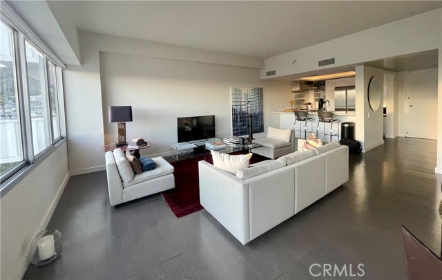 Detail Gallery Image 4 of 17 For 7135 Hollywood Blvd #805,  Hollywood,  CA 90046 - 1 Beds | 2 Baths