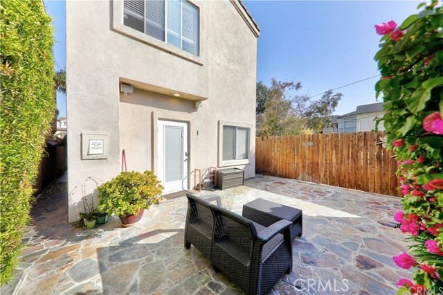 421 11th Street, Huntington Beach CA: https://media.crmls.org/medias/e84c6f75-243b-406f-8bde-48d90a8b99c2.jpg