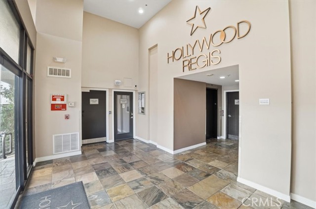 Detail Gallery Image 4 of 44 For 7320 Hawthorn Ave #108,  Los Angeles,  CA 90046 - 2 Beds | 2 Baths