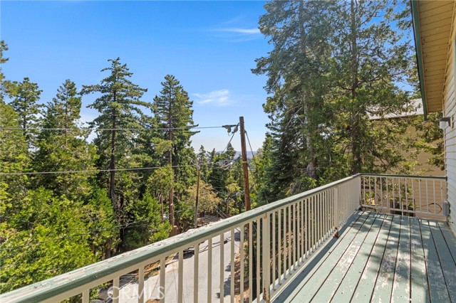 593 Clubhouse, Twin Peaks CA: https://media.crmls.org/medias/e84d39fb-84d6-40d6-a190-eab4029ffb4f.jpg