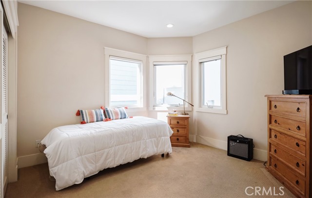 233 5th Street, Manhattan Beach, California 90266, 3 Bedrooms Bedrooms, ,3 BathroomsBathrooms,Residential,Sold,5th,SB22036248