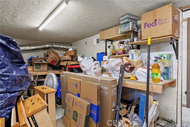 22864 Alder Lane, Crestline CA: https://media.crmls.org/medias/e84e1f57-9af8-44cd-ab7f-7103e71d91f5.jpg