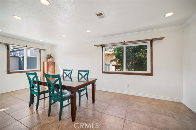 Detail Gallery Image 8 of 27 For 19545 Sherman Way, Reseda,  CA 91335 - 3 Beds | 1/1 Baths