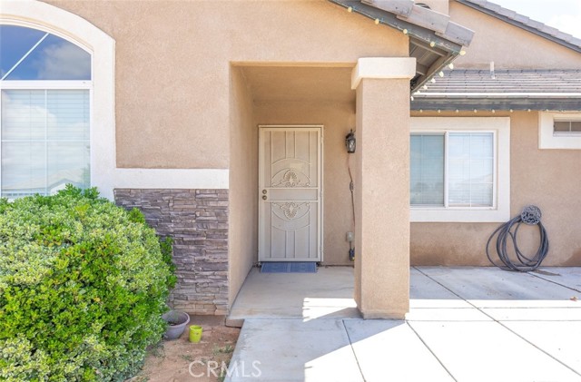 Detail Gallery Image 7 of 35 For 14193 Fresian, Apple Valley,  CA 92307 - 4 Beds | 3 Baths