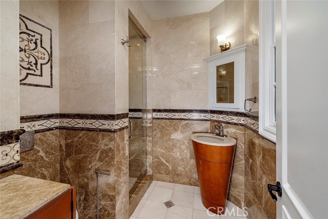 Detail Gallery Image 18 of 33 For 11 Sawgrass Dr, Newport Beach,  CA 92660 - 5 Beds | 5/1 Baths