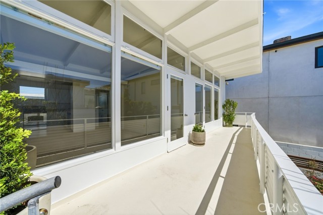 Detail Gallery Image 2 of 17 For 1210 1/2 W Oceanfront #1/2,  Newport Beach,  CA 92661 - 1 Beds | 1/1 Baths
