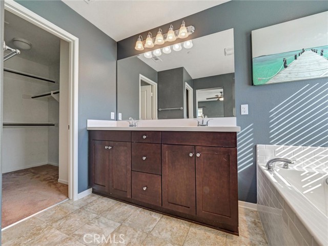 Detail Gallery Image 11 of 29 For 24203 Lilac Lane, Lake Elsinore,  CA 92532 - 4 Beds | 3 Baths