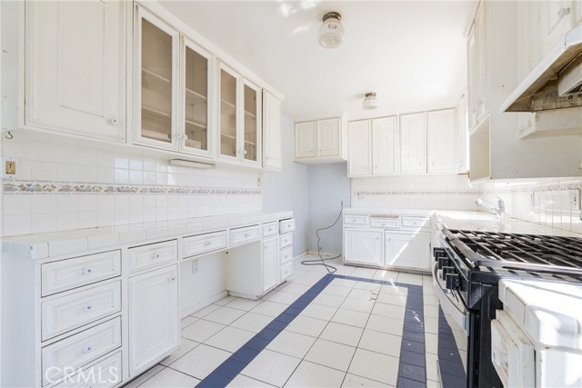 Detail Gallery Image 4 of 48 For 17149 Donmetz, Granada Hills,  CA 91344 - 4 Beds | 2 Baths