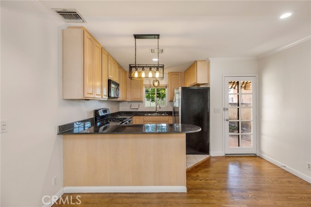 Detail Gallery Image 7 of 23 For 4410 Stern, Sherman Oaks,  CA 91423 - 3 Beds | 2 Baths