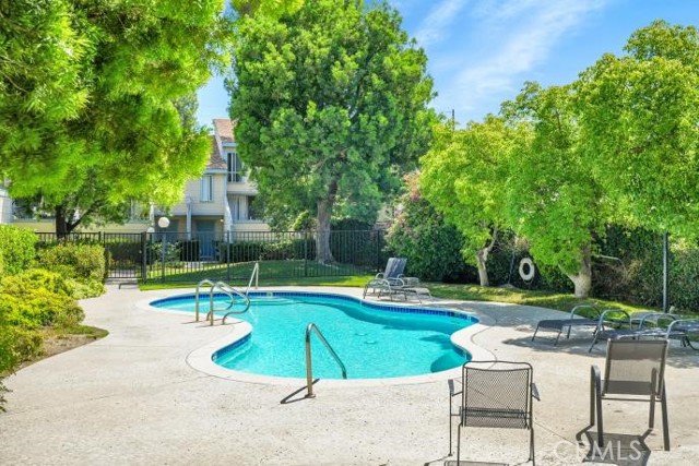 Detail Gallery Image 47 of 51 For 9917 Independence Ave #C,  Chatsworth,  CA 91311 - 2 Beds | 2 Baths
