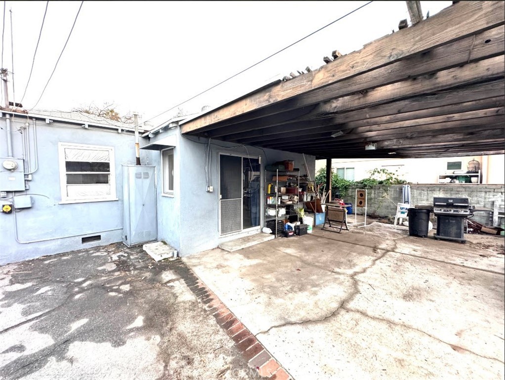 https://media.crmls.org/medias/e8517e9f-ccdf-4b8b-aca2-84c96d6edbc1.jpg?preset=X-Large