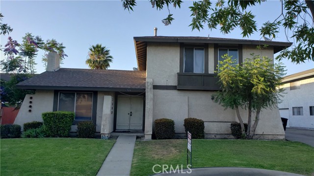 1725 Fairfield Court, Ontario CA: https://media.crmls.org/medias/e851ae11-5660-458f-916d-3f298710f408.jpg