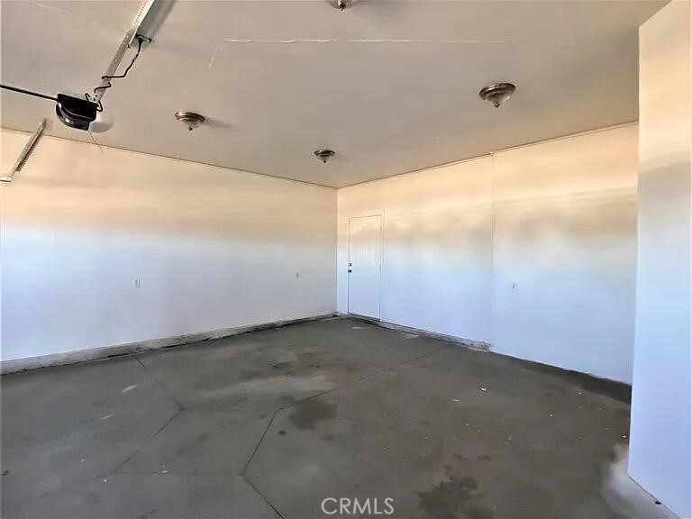 https://media.crmls.org/medias/e851c6cc-8313-4f31-abc9-65faea318e7b.jpg?preset=X-Large