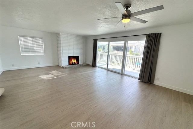 Detail Gallery Image 4 of 21 For 122 46th St #B,  Newport Beach,  CA 92663 - 3 Beds | 2 Baths