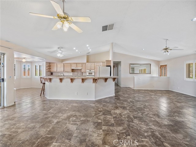 Detail Gallery Image 9 of 57 For 16992 Joshua, Apple Valley,  CA 92307 - 5 Beds | 4 Baths