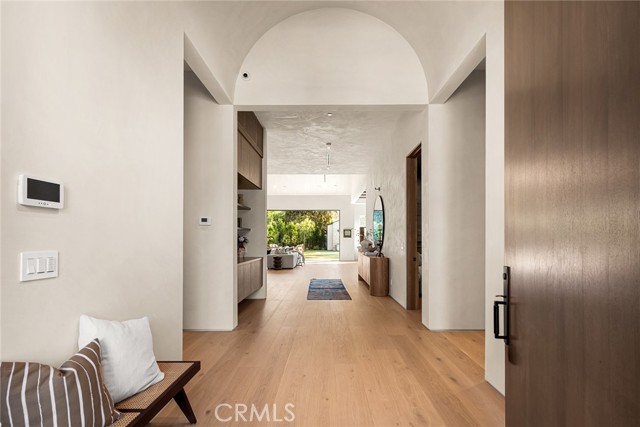 Detail Gallery Image 6 of 62 For 19026 Sprague St, Tarzana,  CA 91356 - 6 Beds | 6/1 Baths