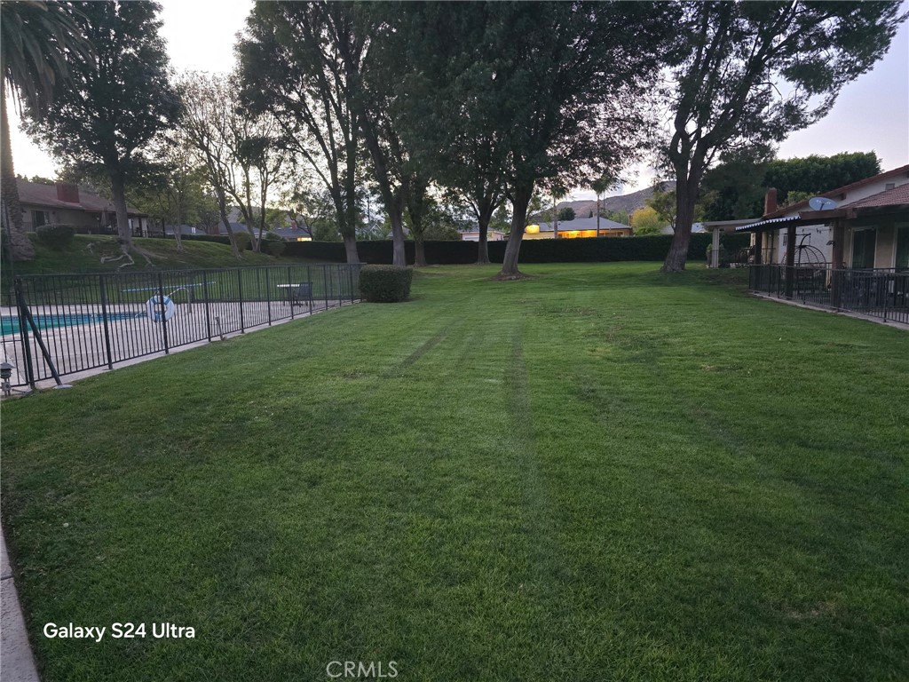 https://media.crmls.org/medias/e852b3cd-36e5-4c99-a046-211714d4d0b0.jpg?preset=X-Large
