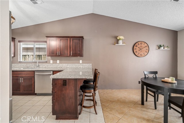 Detail Gallery Image 11 of 42 For 1133 Barrington Ave, Rosamond,  CA 93560 - 3 Beds | 2 Baths