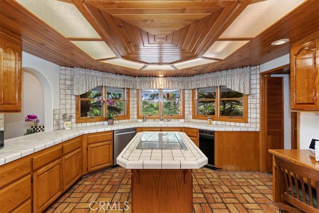 Detail Gallery Image 25 of 67 For 1300 Hidden Springs Dr, Corona,  CA 92881 - 5 Beds | 4/2 Baths