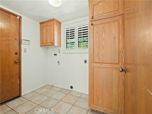 24540 Acorn Court, Newhall CA: https://media.crmls.org/medias/e8535bf3-6e20-40b9-ab7d-068551deede4.jpg