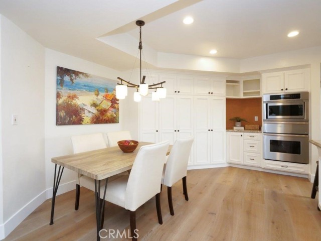 Casual Dining Area in Kitchen