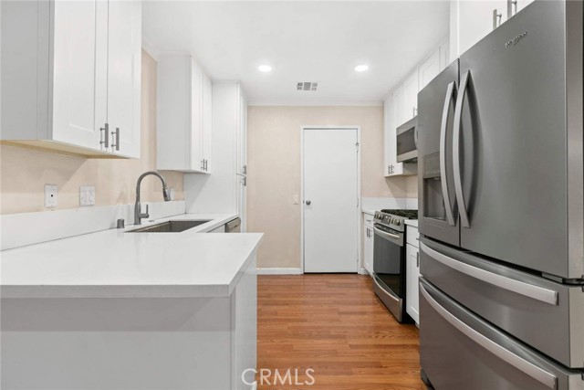 Detail Gallery Image 10 of 26 For 5291 Colodny Dr #10,  Agoura Hills,  CA 91301 - 2 Beds | 2/1 Baths