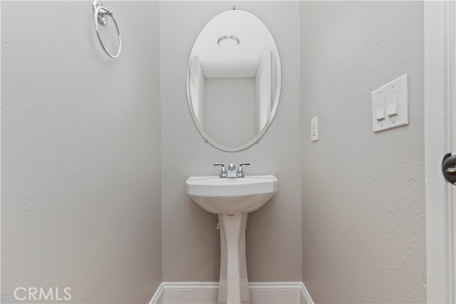 Detail Gallery Image 13 of 60 For 3348 Redport Dr, Corona,  CA 92881 - 4 Beds | 2/1 Baths