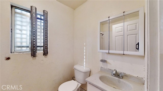 Detail Gallery Image 10 of 27 For 426 W 81st St, Los Angeles,  CA 90003 - 4 Beds | 2 Baths