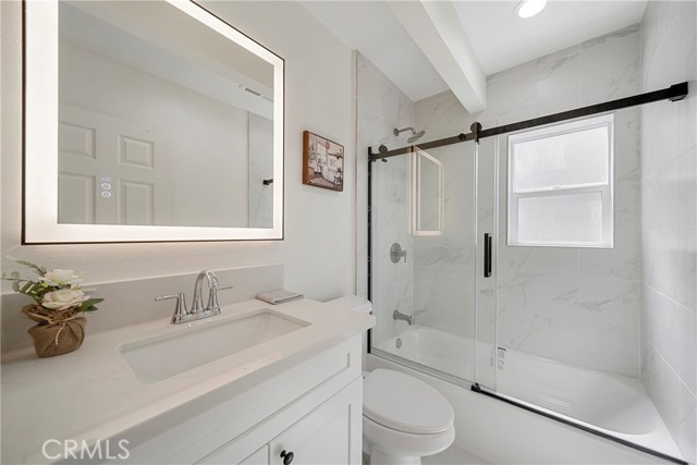 3211 W Jeffries Avenue, Burbank CA: https://media.crmls.org/medias/e855951e-d66f-49f6-aede-2119037cec54.jpg