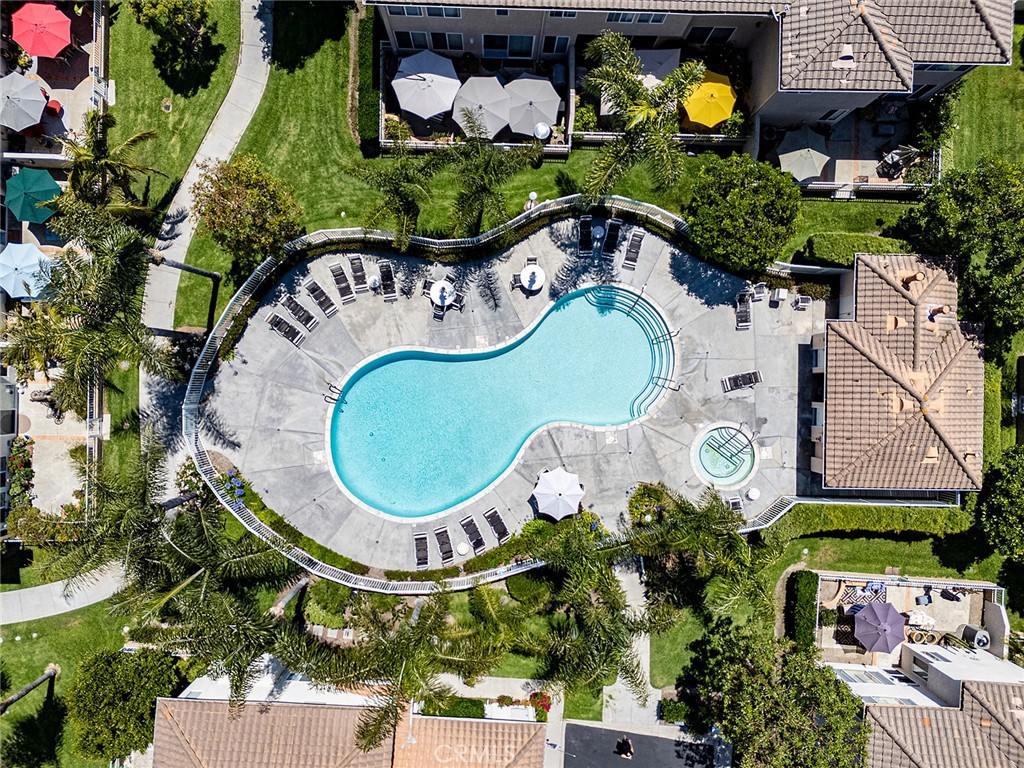 https://media.crmls.org/medias/e8582e61-b481-47b5-b055-4790cdac1308.jpg?preset=X-Large