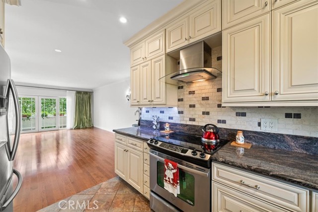 Front Image Thumbnail for CRSR25271371