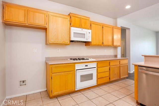 Detail Gallery Image 9 of 20 For 3756 Saddleback Dr, Palmdale,  CA 93550 - 4 Beds | 2 Baths