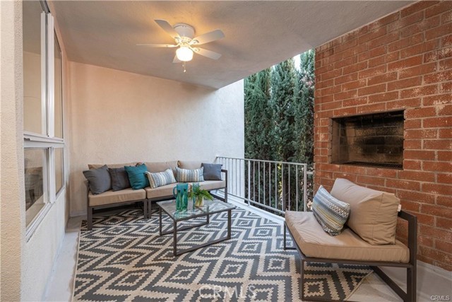 Detail Gallery Image 10 of 22 For 4807 Woodley Ave #206,  Encino,  CA 91436 - 2 Beds | 2 Baths