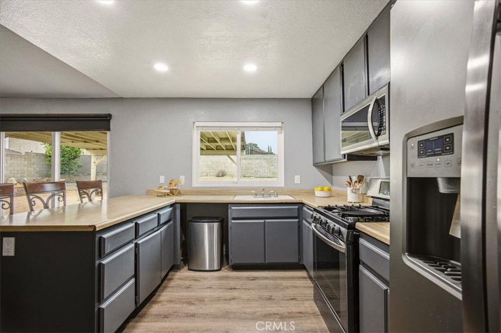 https://media.crmls.org/medias/e858b342-8e38-4657-82d6-93e84e12f19e.jpg?preset=X-Large
