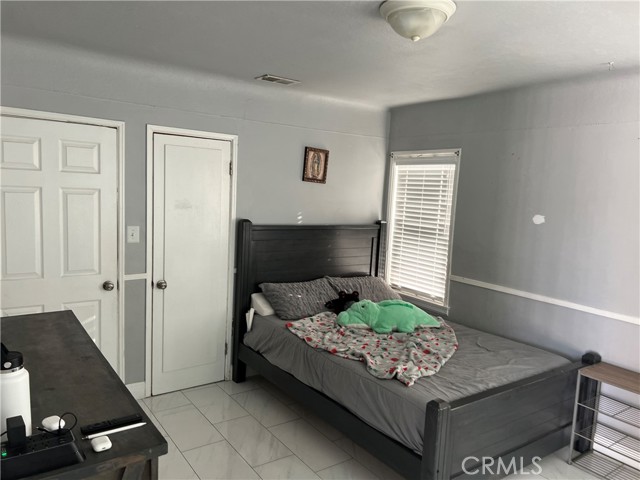 920 E Palmer Street, Compton CA: https://media.crmls.org/medias/e8590a72-f8a8-4237-89d3-9282c6329d33.jpg