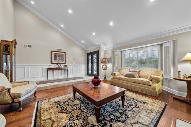 Detail Gallery Image 6 of 47 For 11101 Eton Ave, Chatsworth,  CA 91311 - 4 Beds | 3 Baths