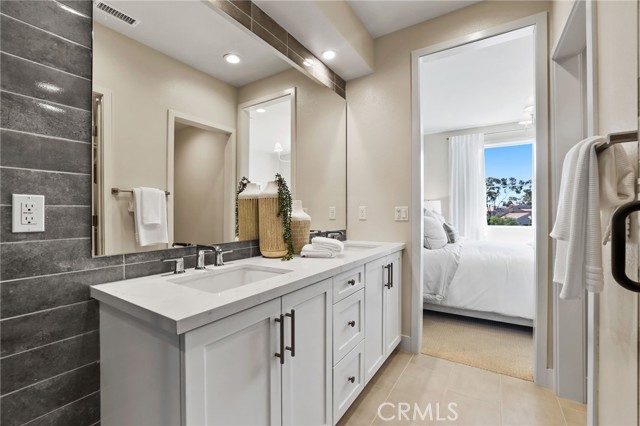 19071 Main Street, Huntington Beach CA: https://media.crmls.org/medias/e85996f2-5b50-43e8-ad8c-ad73d51c2566.jpg
