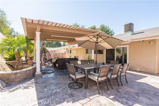 9434 Mclennan Avenue, Northridge CA: https://media.crmls.org/medias/e85a42b1-f88a-4100-ae37-10a65ce9a744.jpg